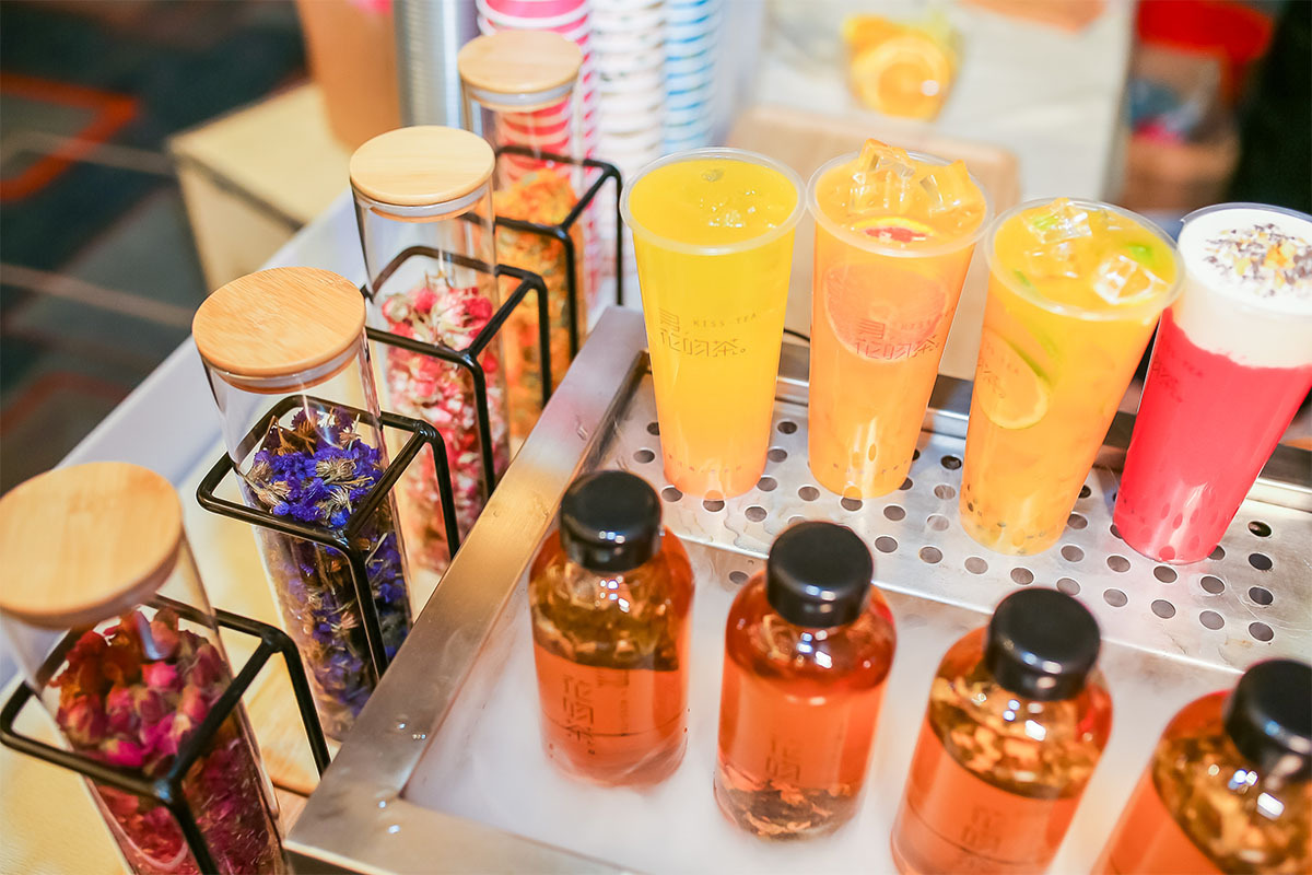 ”尋花吻茶“品牌代言簽約儀式 ”尋花吻茶“品牌代言簽約儀式